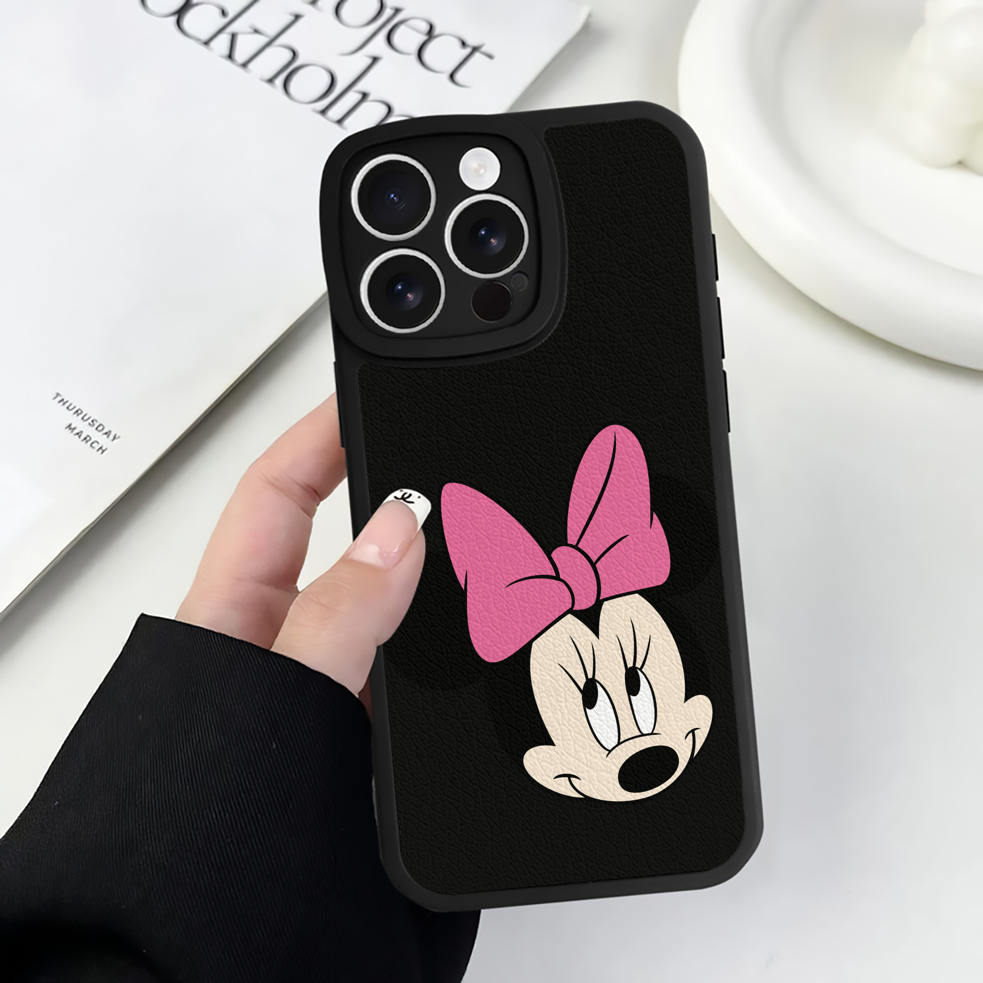 （画像用） ミッキーマウス Mickey Mouse 【iPhone 16シリーズ対応】シリコンスマホケース（レザー調） 材質：シリコン